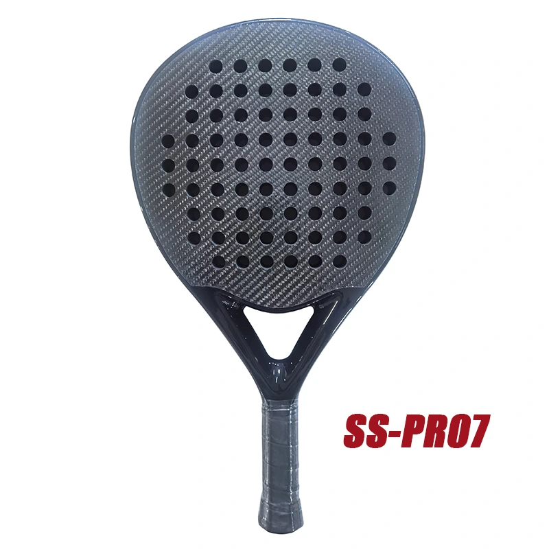 Karbon fiber ve grafit badminton raketleri arasındaki fark nedir?